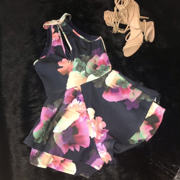 Floral navy romper - Picture 4 of 4